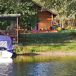 Casa de Férias A Single-Story Holiday Home Right By The Lake Grabczyn