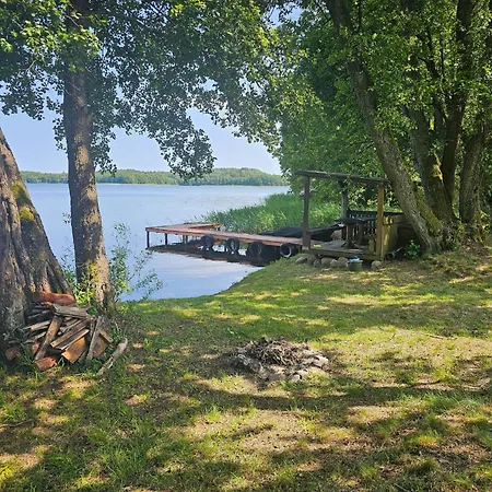 A Single-Story Holiday Home Right By The Lake Casa de Férias Grabczyn